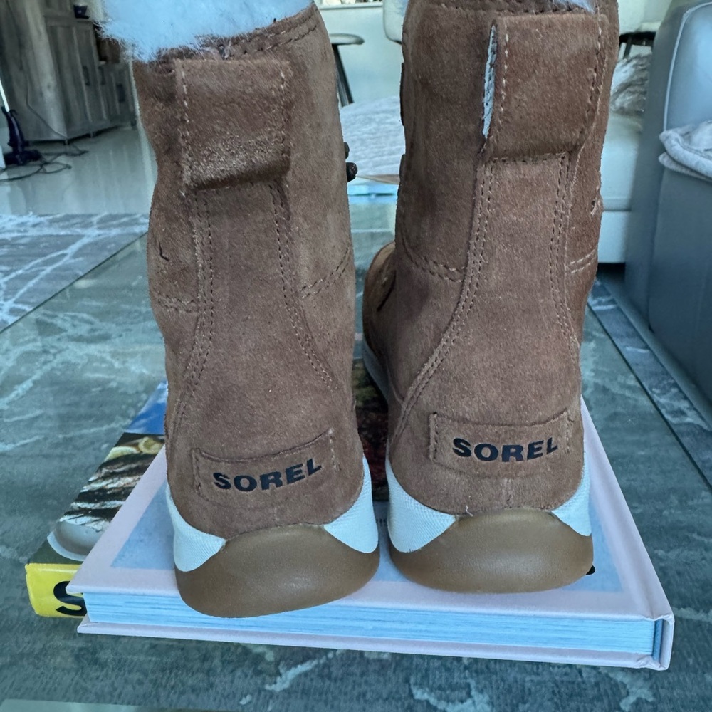 Brand New Sorel Brown Suede and Fleece Winter Boots - Picture 9 of 13